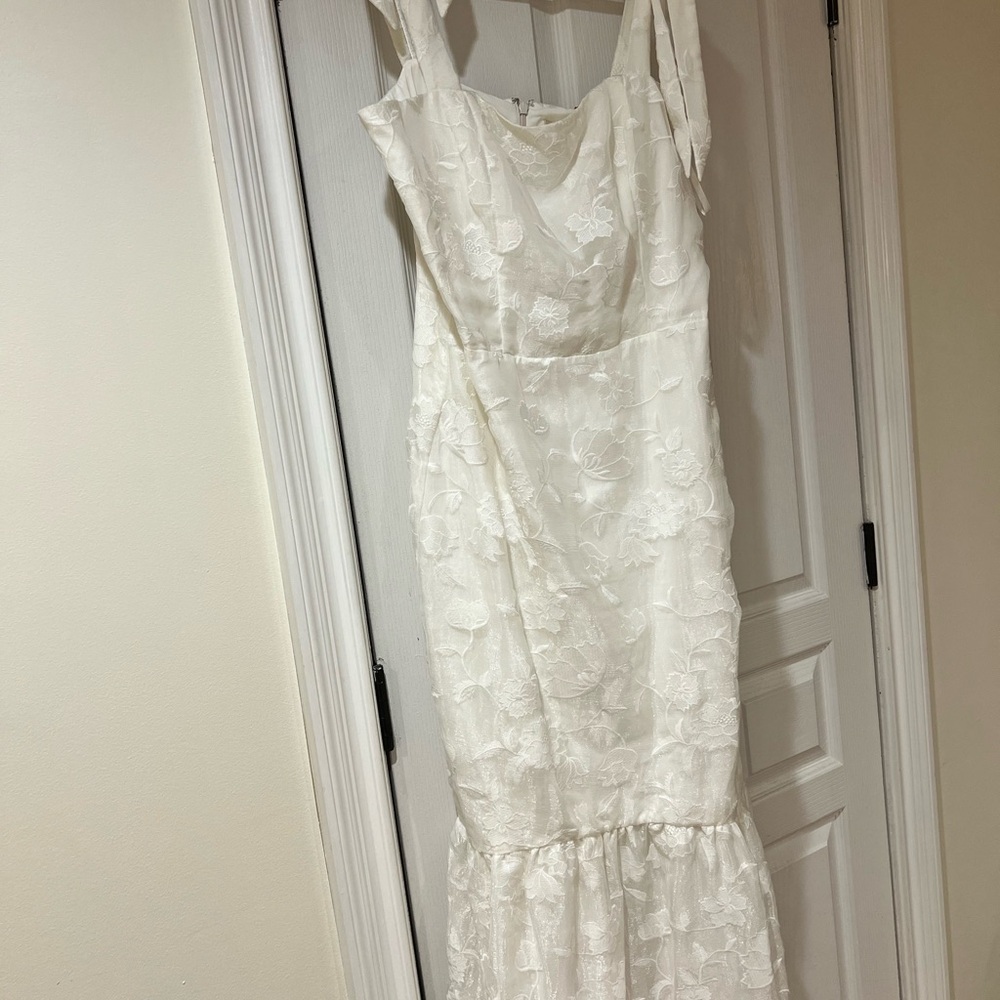 Elegant White Lace Wedding Dress